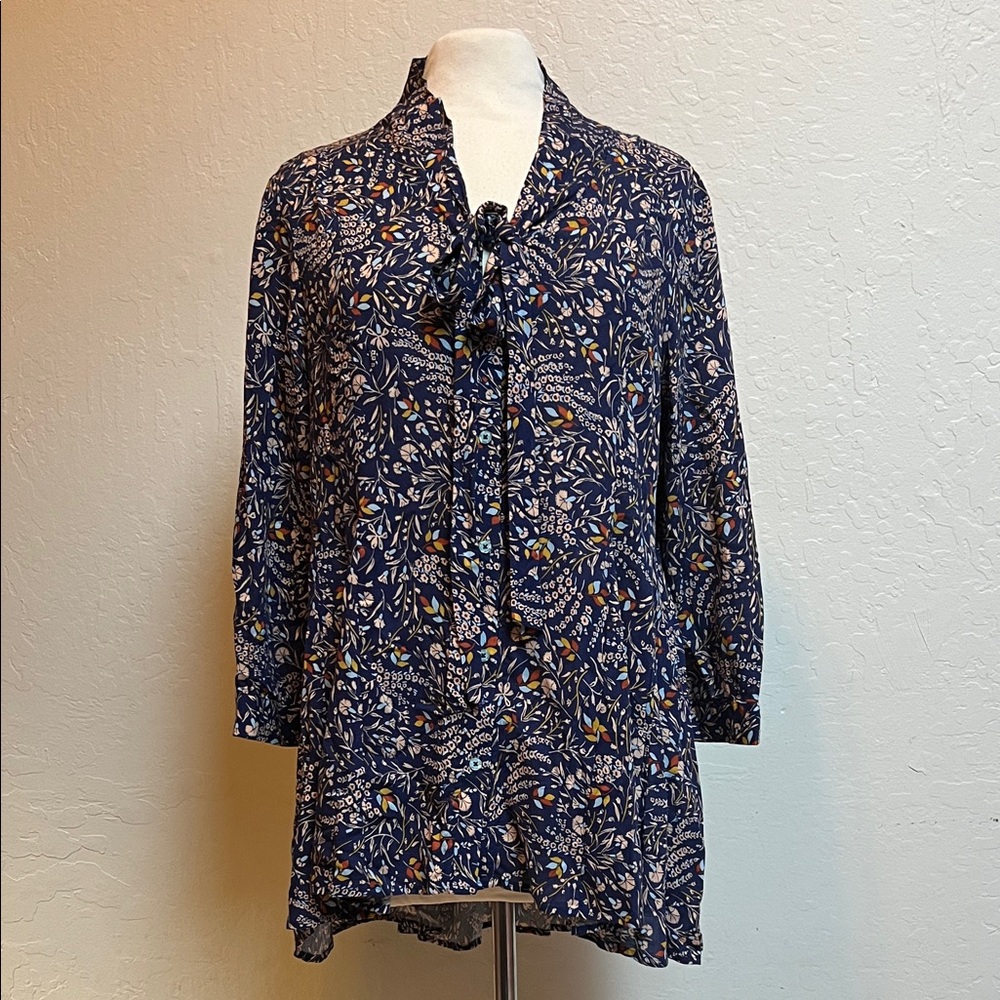 Anthropologie Maeve tie-neck 3/4 sleeve swing navy floral top
